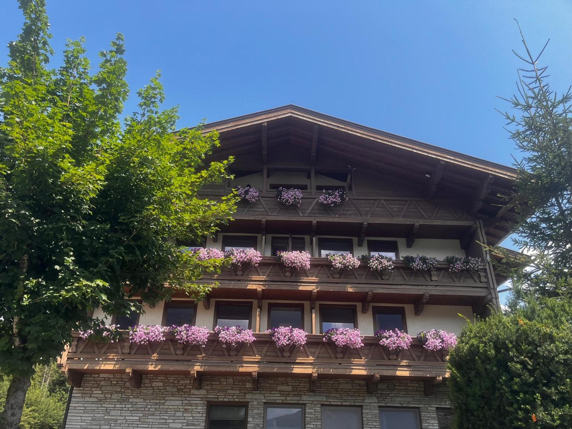 Clc Alpine Centre Hotel Saalfelden Exterior photo